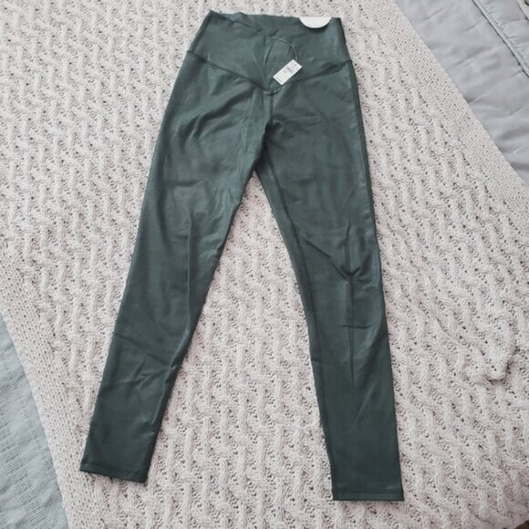 NWT AERIE Green Coated Faux Leather Limited Edition V Yoke High Rise Leggings- M - Picture 1 of 8